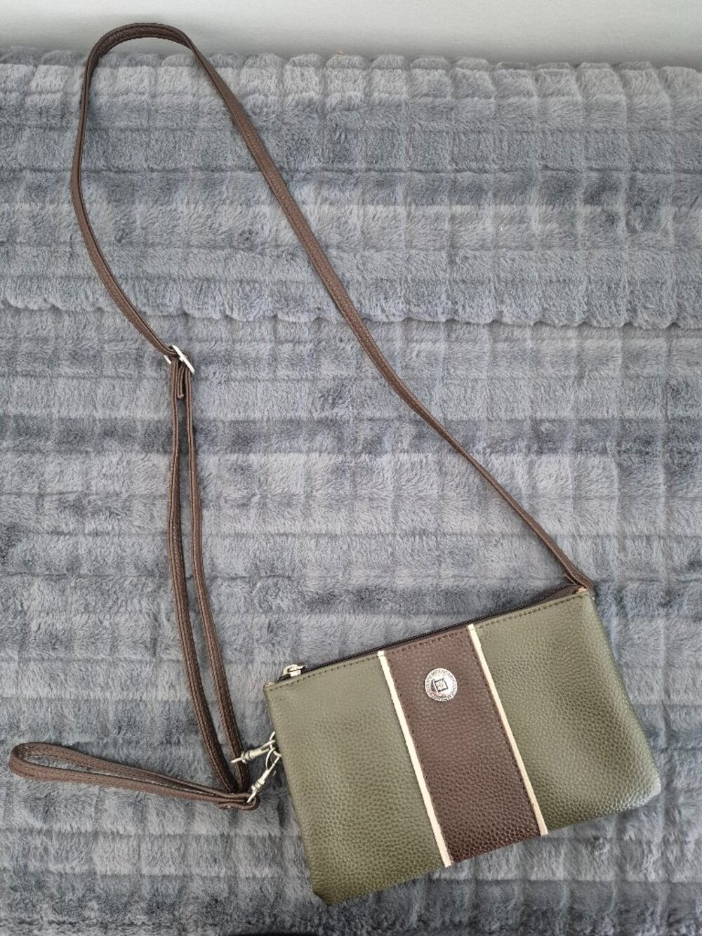 Stone Mountain NWOT Colorblock Wristlet/Crossbody – Olive & Brown – Faux Leather